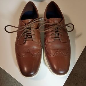 Lace-up dress shoe